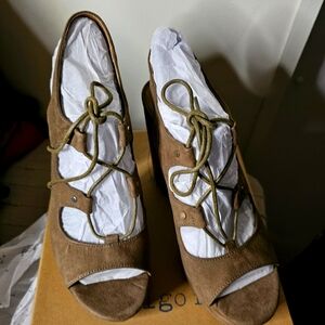 NIB INDIGO RD EBONEE BROWN FABIC HEEL SHOES .. 9M